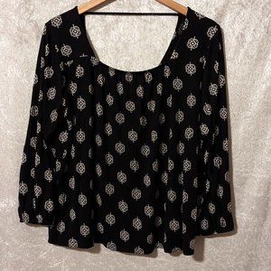 Old Navy Black with White Design Peasant Sleeve Blouse Size L
